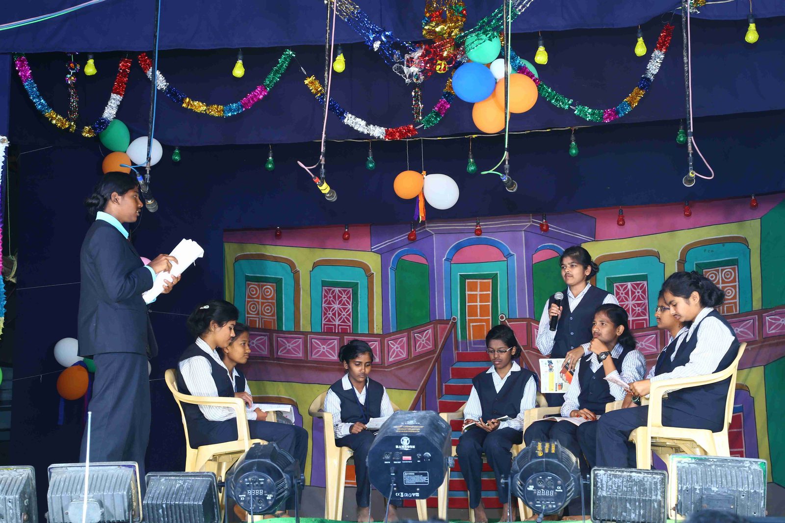 Students and anchors on stage